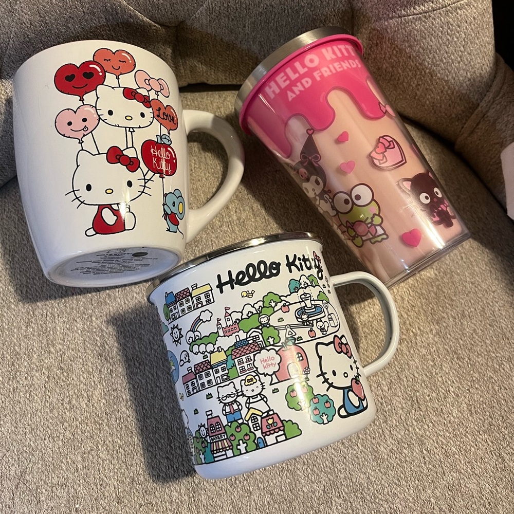 3 Hello Kitty themed cups